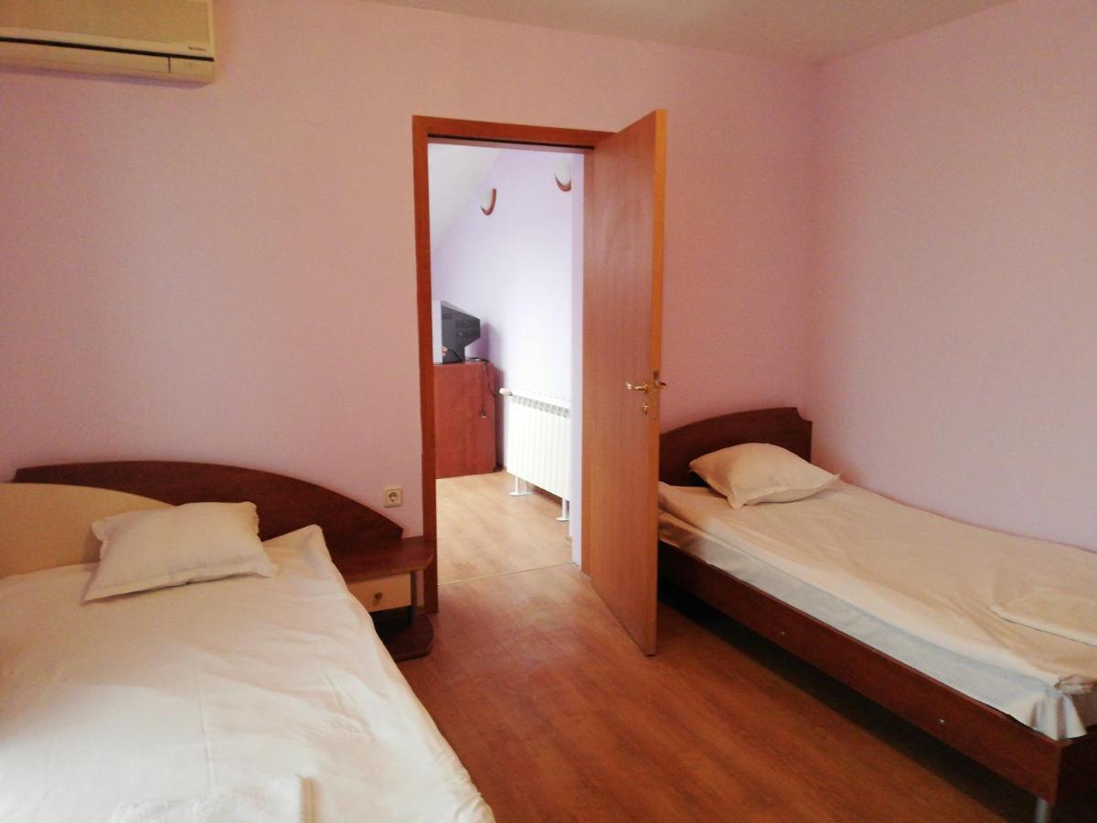 Bar & Guests Room Ela Близнаци Екстериор снимка